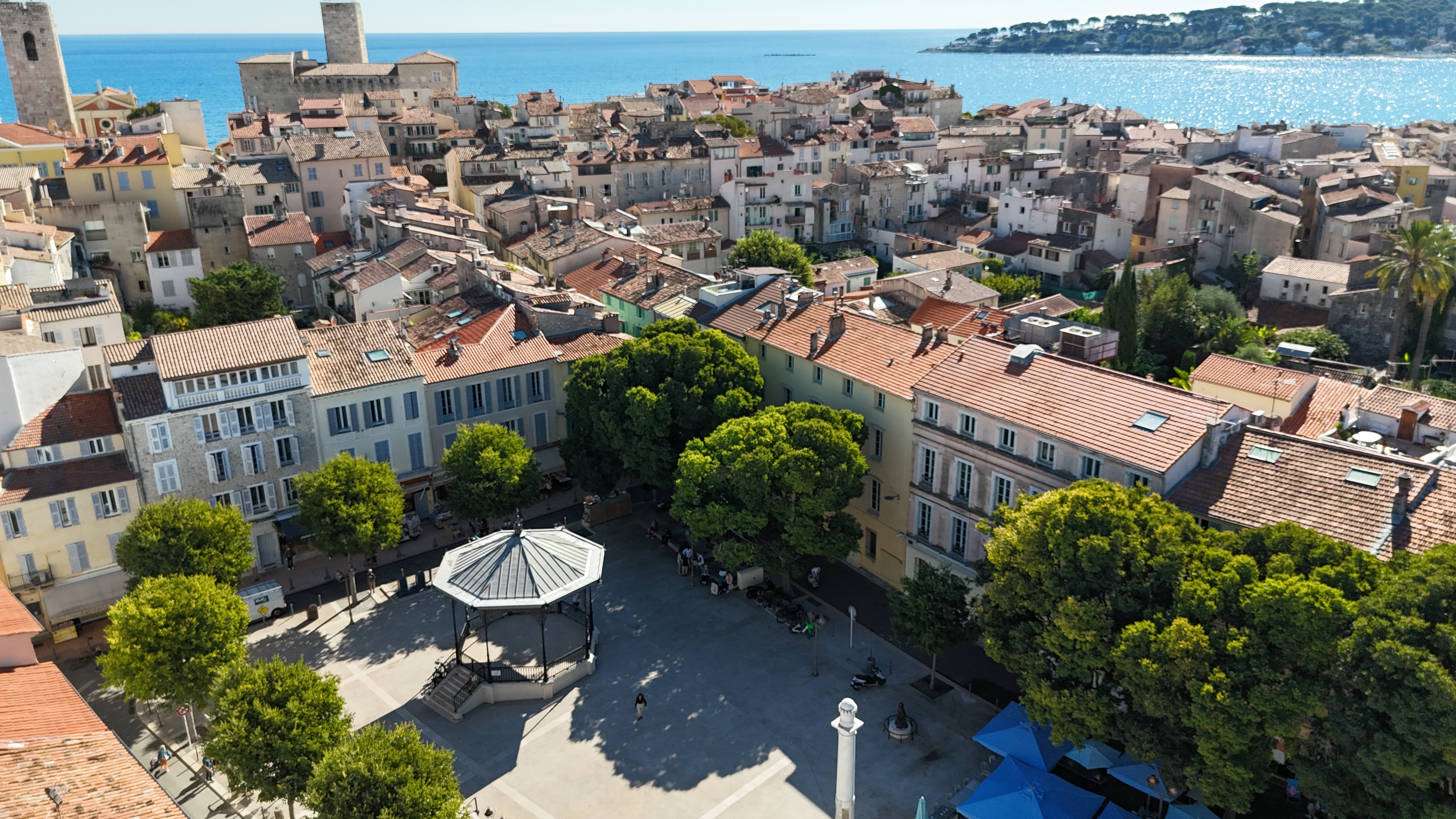 Façade restaurée du Vieil Antibes — opération Arthaud Développement
